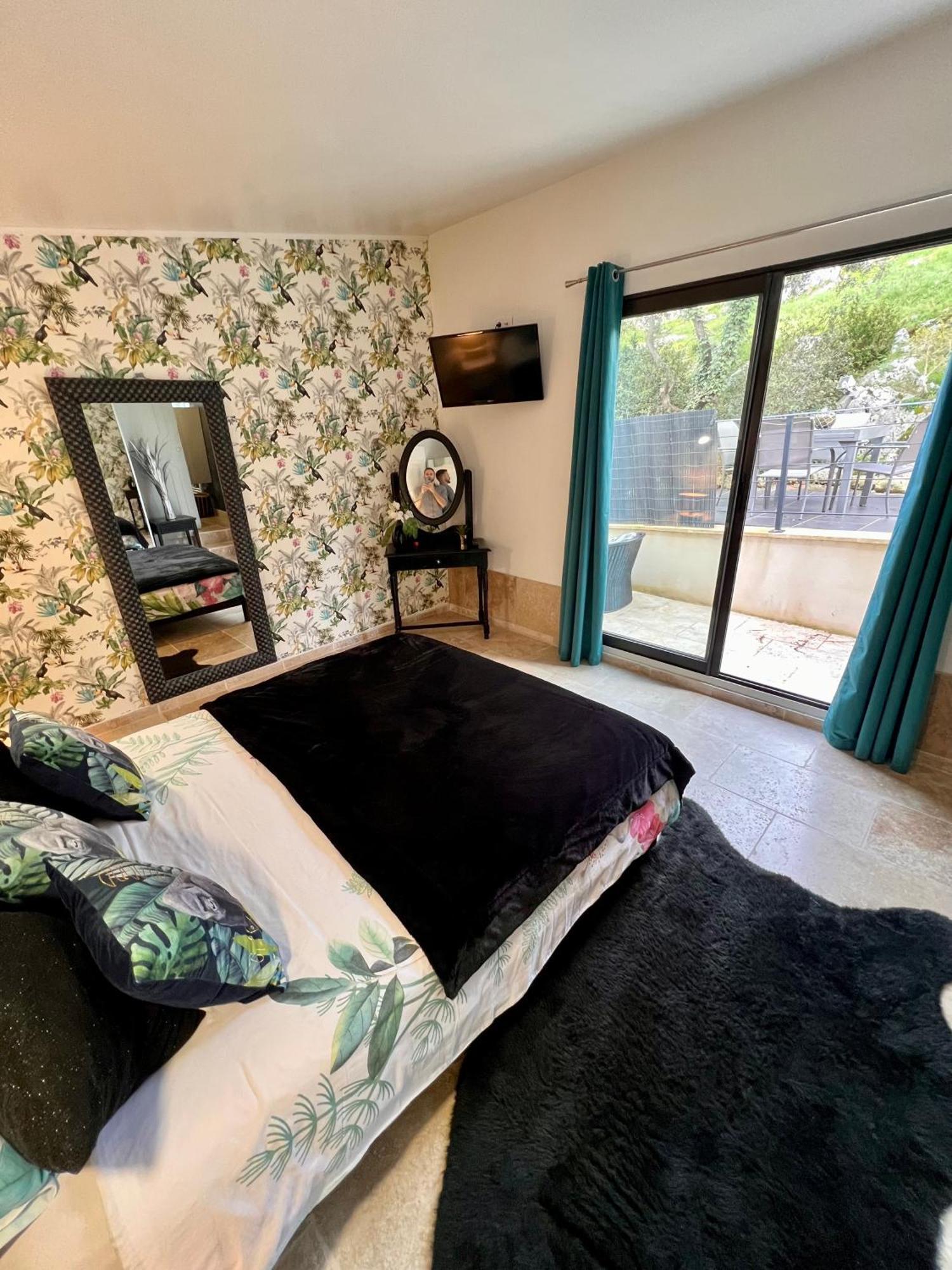 Gite des Estelles Axel avec espace Jacuzzi Cavaillon Extérieur photo